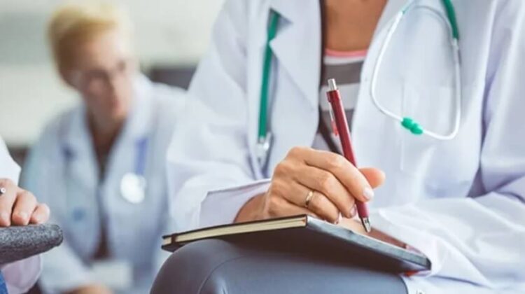 Aile hekimleri ülke genelinde iş bıraktı: Haksızlık varsa biz yokuz