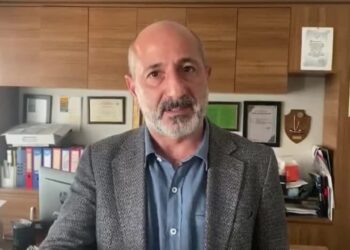 ‘Erdoğan muhalefeti suçluyor, aynaya baksa…’