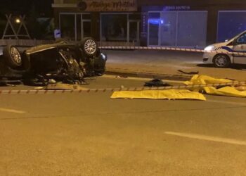 Otomobil takla attı, 3 genç öldü