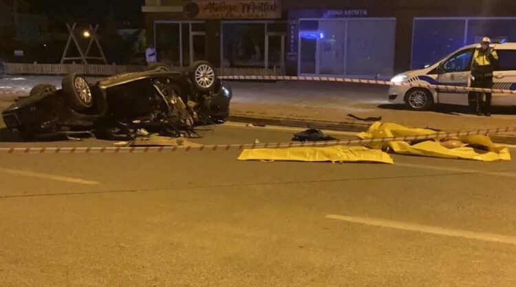 Otomobil takla attı, 3 genç öldü