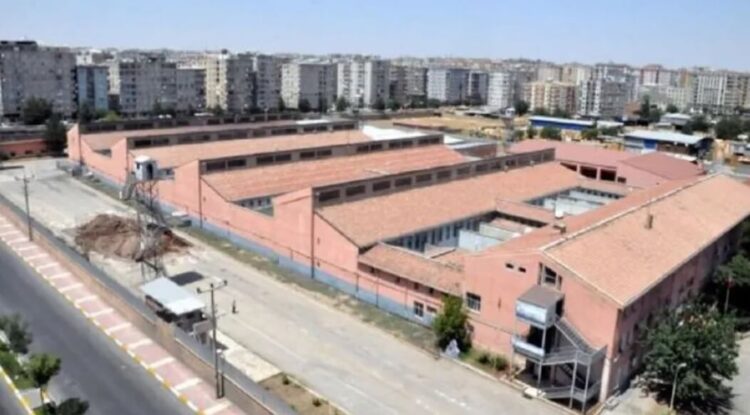 Cezaevleri raporu: Çıplak arama, hakaret, şiddet