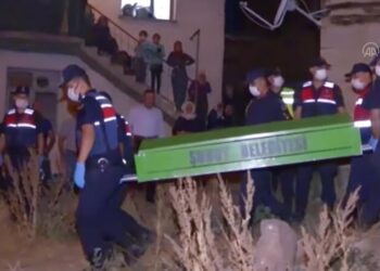 Eşi ve 2 yaşındaki oğlunu öldürüp kendini astı