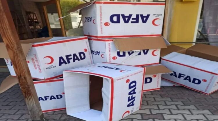 İYİ Partili Yiğit: Bozkurt yardım kolileri Gerze’de halka dağıtıldı