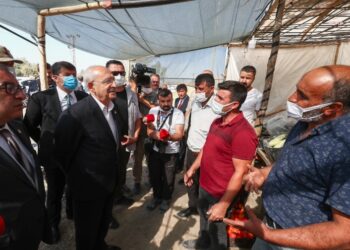 Kılıçdaroğlu Van’da çiftçinin derdini dinledi