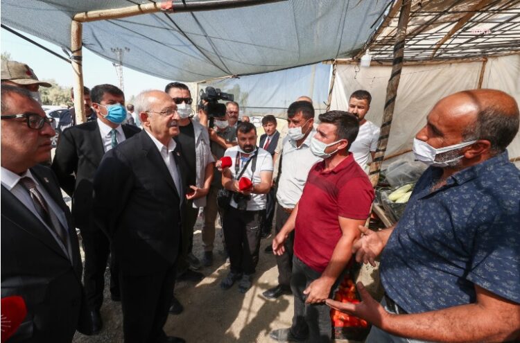 Kılıçdaroğlu Van’da çiftçinin derdini dinledi