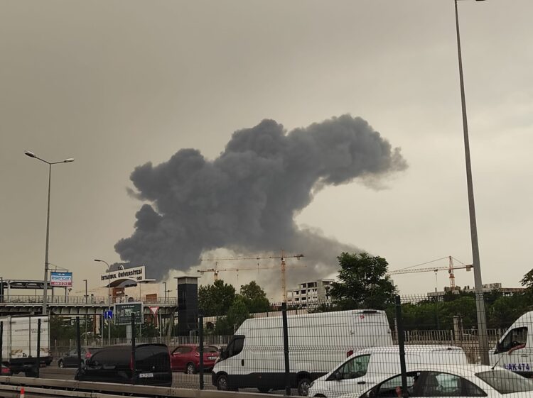 Esenyurt’ta lojistik firmasında yangın