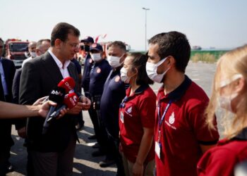 İmamoğlu, kahraman itfaiyecileri Yenikapı’da karşıladı
