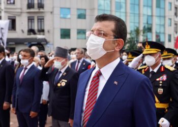 İmamoğlu: Umarım asırlık Cumhuriyetimize layık bir nesil oluruz