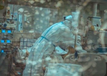 Aşı olmayıp Delta varyantına yakalandı, aşı yalanlarına ateş püskürdü