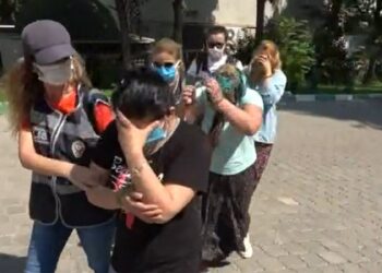 Lüks araçla hırsızlık avına çıkan kadın, göbek atarak adliyeye girdi