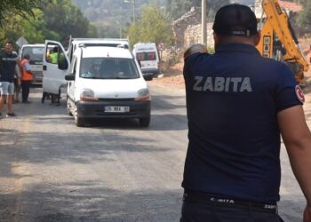 Bodrum’da alevlerin ulaştığı bazı yollar trafiğe kapatıldı
