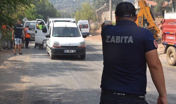 Bodrum’da alevlerin ulaştığı bazı yollar trafiğe kapatıldı