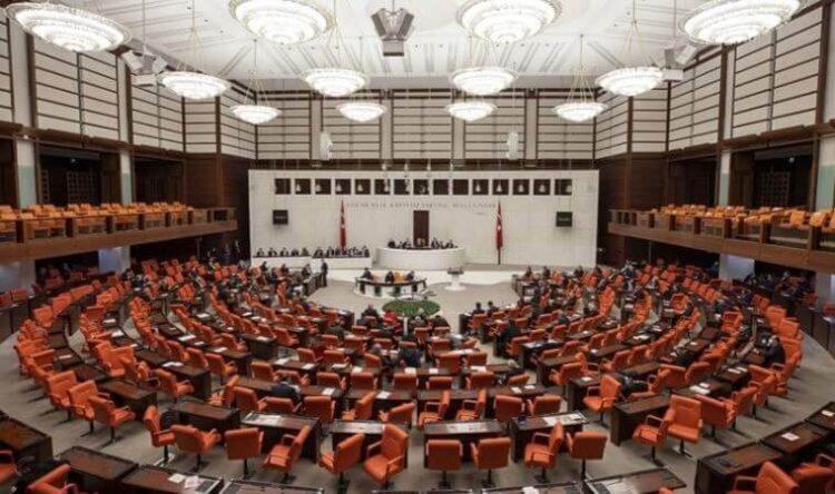 ‘AKP’li vekillerin yüzde 97,5’i soru önergesi vermemiş’