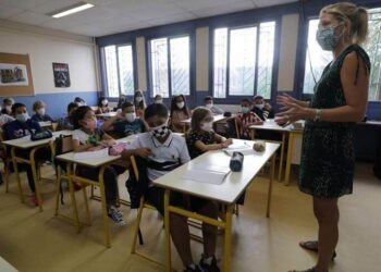 ‘Öğrenciyle temaslı tüm gruplar çift doz aşı olmalı’