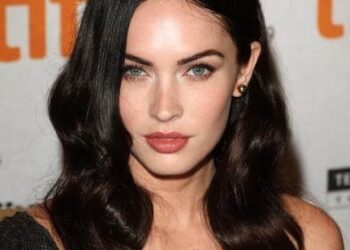 Ünlü oyuncu biseksüel olduğunu açıkladı