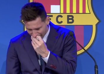 Barcelona’dan ayrılan Messi gözyaşlarına boğuldu