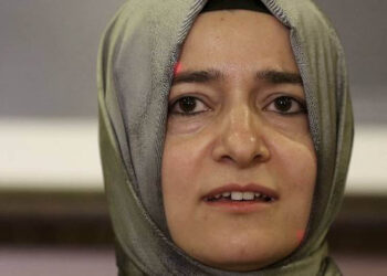 AKP’li Fatma Betül Sayan Kaya İBB’yi eleştireyim derken fena faka bastı