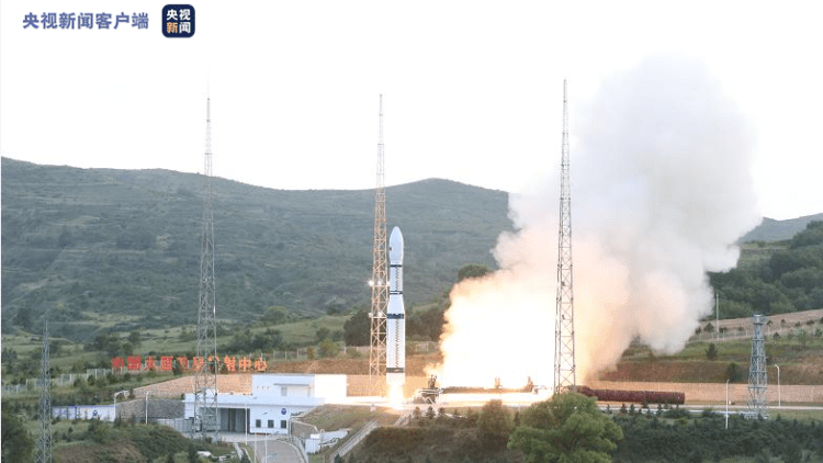 Çin iki multimedya uydusu fırlattı