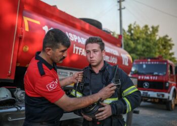 İtfaiye eri balayını iptal edip yangına koştu