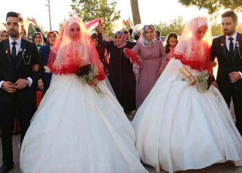 Adıyaman’da ikiz gelinler ve damatlar evlendi