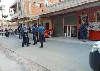 İzmir’de silahlı saldırı: 6’sı çocuk 12 yaralı