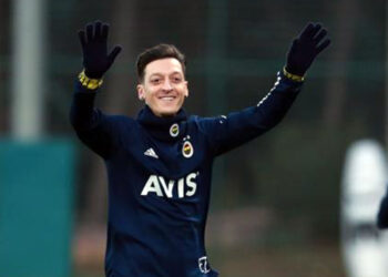 Mesut Özil seçimlerde hangi partiye oy vereceğini açıkladı