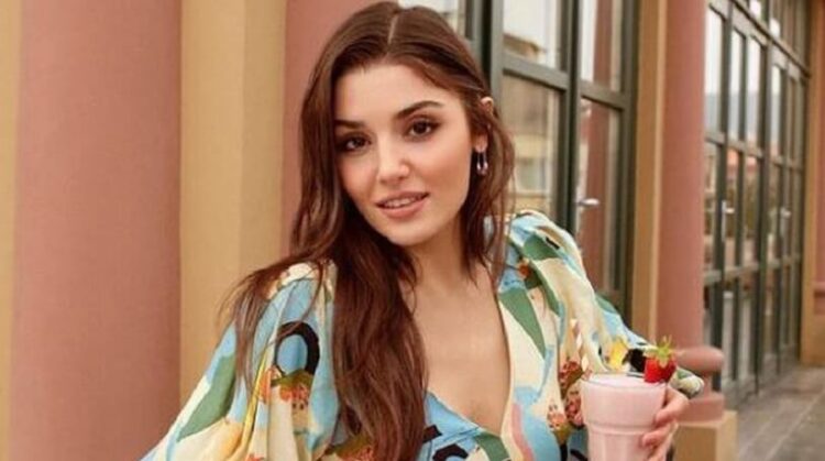 İşte Hande Erçel’in 18 yaşında sunuculuk yaptığı görüntüler
