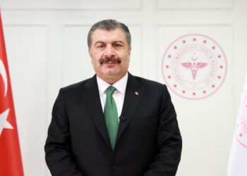 Koca, hatasını 12 saat sonra fark etti, paylaşımını silerek düzeltti