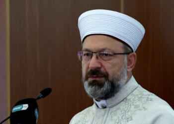 Özdil’i hedef alan Erbaş’ın, iki ay önce çekilmiş fotoğrafı gündem oldu