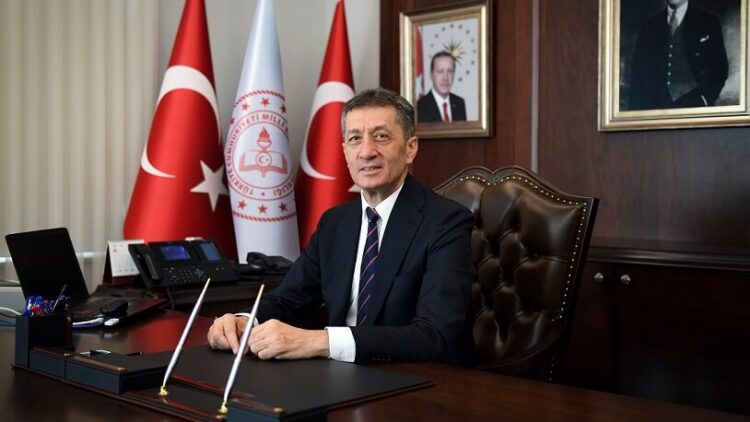 Eski bakan Ziya Selçuk’tan gece yarısı dikkat çeken mesaj