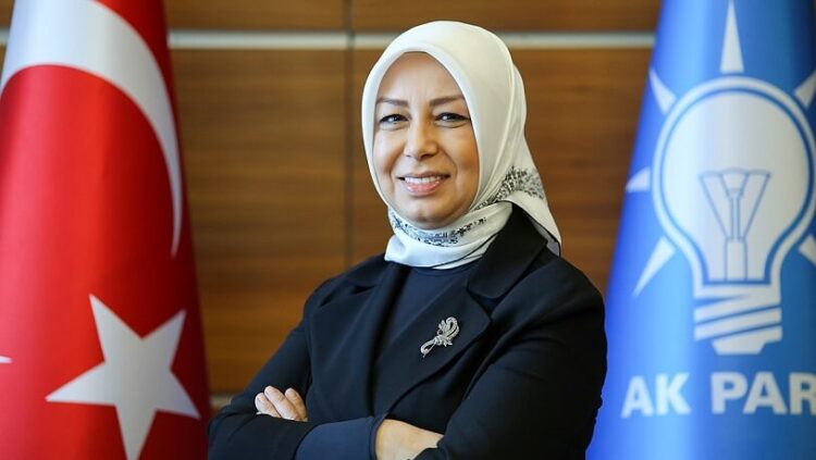 AKP’li Öznur Çalık ayakkabısını değiştirdi: Yenisi kaç lira çıktı?