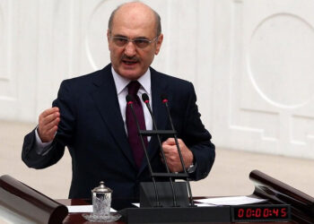 Bayraktar’ın ‘reis beni hırsız çuvalına koydu’ dediği çuvalda kimler var?