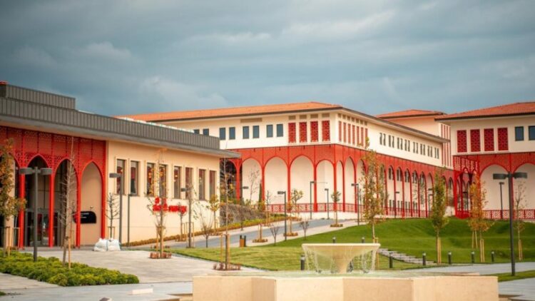 Üniversitede aşı zorunluluğu kararı