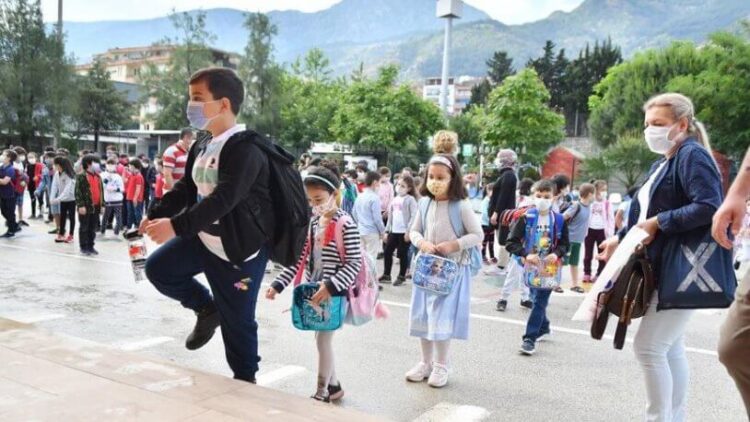 Okullar için yeni uygulama: Pazartesi başlıyor