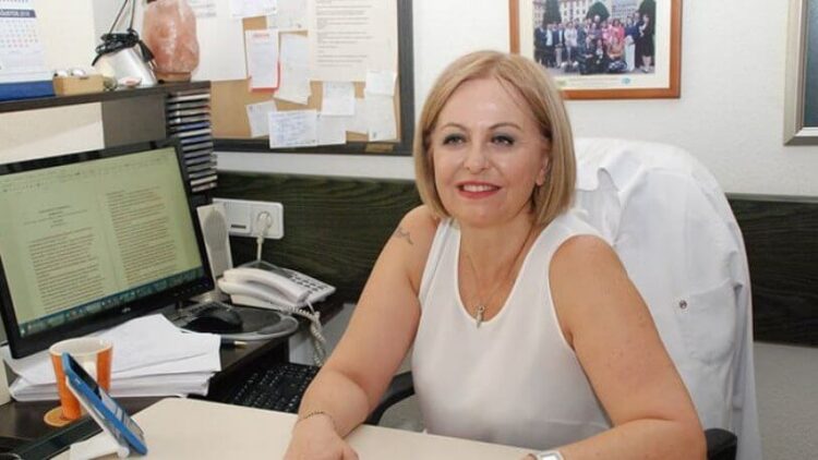 Prof. Dr. Esin Davutoğlu Şenol bu defa kıyafeti nedeniyle hedefte