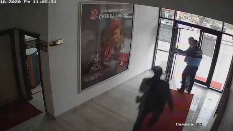 Bir yurttaşı döven AKP’li başkandan skandal savunma