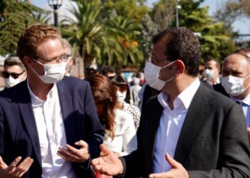 İmamoğlu, AB Büyükelçisi ile ‘Hareketlilik Haftası’nda birlikte yürüdü