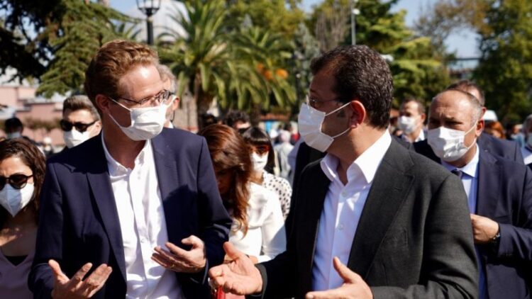 İmamoğlu, AB Büyükelçisi ile ‘Hareketlilik Haftası’nda birlikte yürüdü