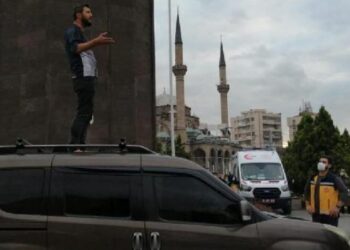 Nafakasını ödeyemeyince kendini yakmak istedi