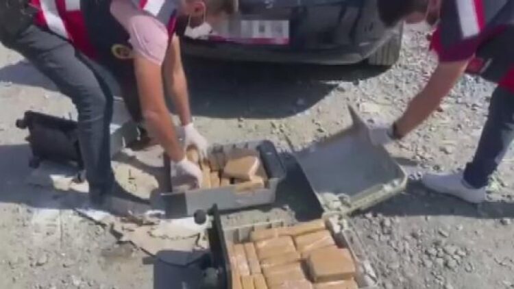 Solunum cihazında 65 kilo eroin çıktı