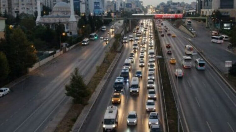 İstanbul’da trafik durma noktasına geldi