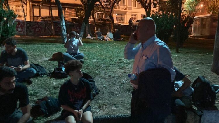 Üniversiteliler yurt protestolarının ikinci gününde Beşiktaş’ta