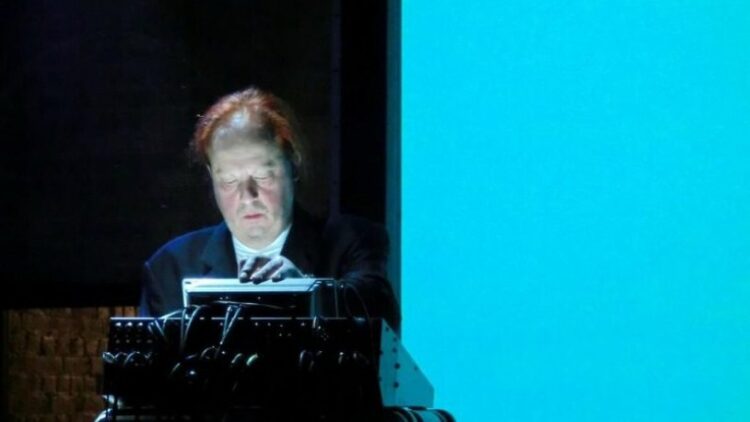 Dünyaca ünlü müzisyen hayatını kaybetti