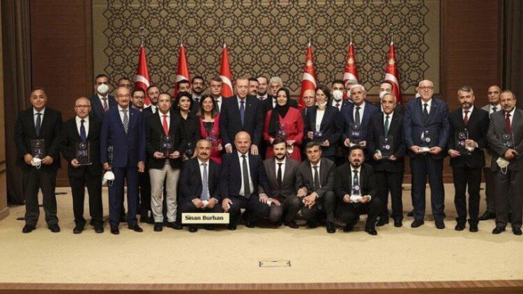 Saray’da verilen ‘medya ödülleri’nin organizatöründen çok konuşulacak itiraf