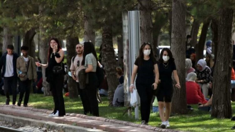 Öğrencilerle ilgili ilk koronavirüs yasağı kararı geldi