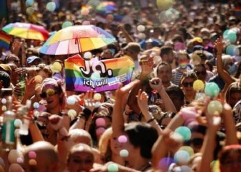 İsviçre, eşcinsel evlilikler için referanduma gidiyor