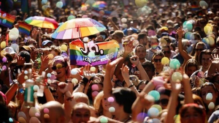 İsviçre, eşcinsel evlilikler için referanduma gidiyor