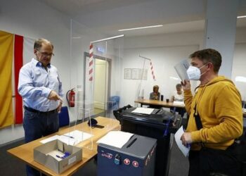 Almanya yeni başbakanını bekliyor