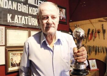 20 yıl boyunca elleriyle işlediği 7 kilo gümüşü çaldılar