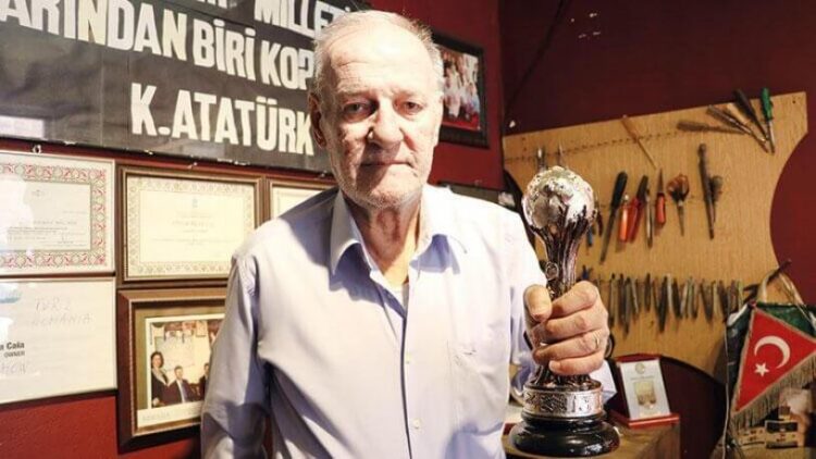 20 yıl boyunca elleriyle işlediği 7 kilo gümüşü çaldılar